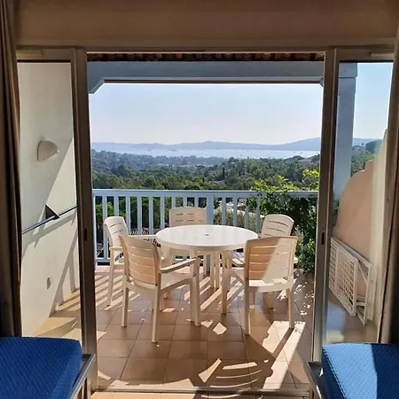 Renove Vue Climatise Golfe De St Tropez Les Restanques 4 Personnes *